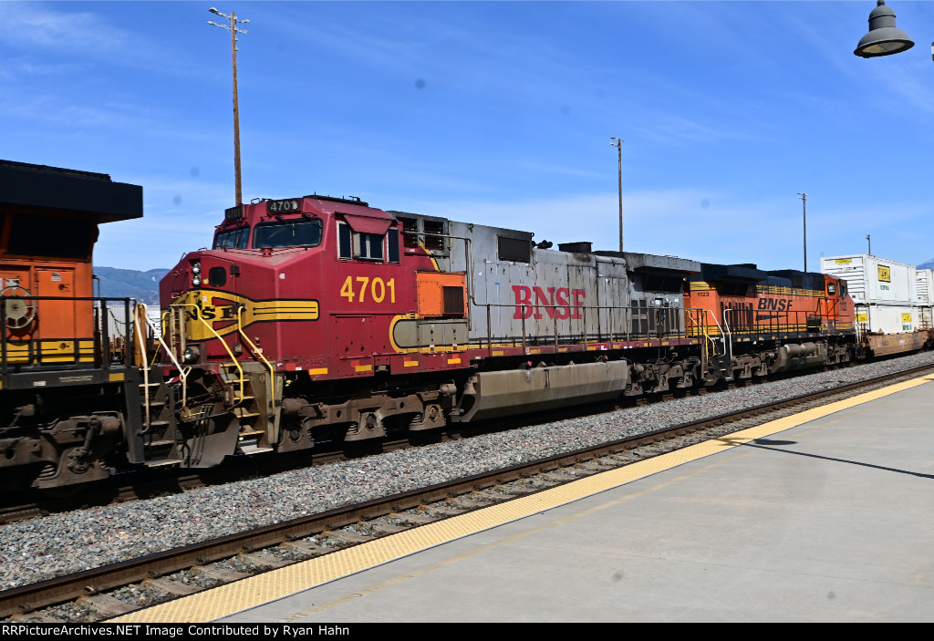 BNSF Warbonnet 4701